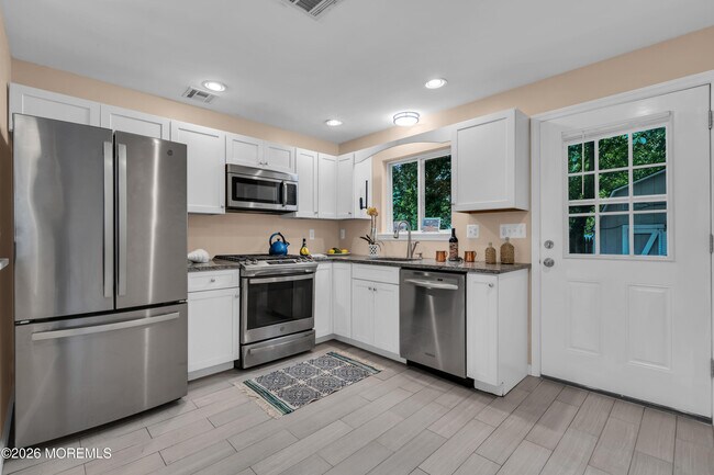 Building Photo - 65 Lighthouse Dr