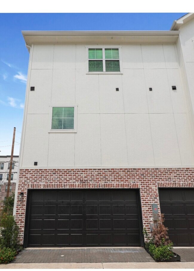 Building Photo - 3037 Hicks St