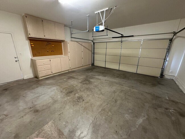 Building Photo - 1912 E Loma Vista St