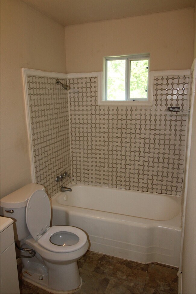 Building Photo - 10601 Murr Way