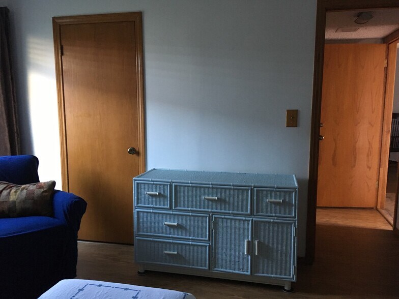Bedroom - 1827 Greenfield Ave