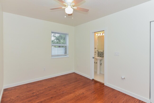 Building Photo - 717 2nd Ave S