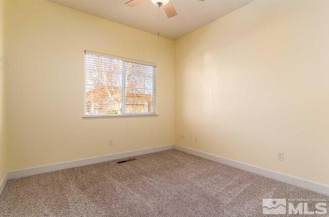 Building Photo - 971 Iris Ln