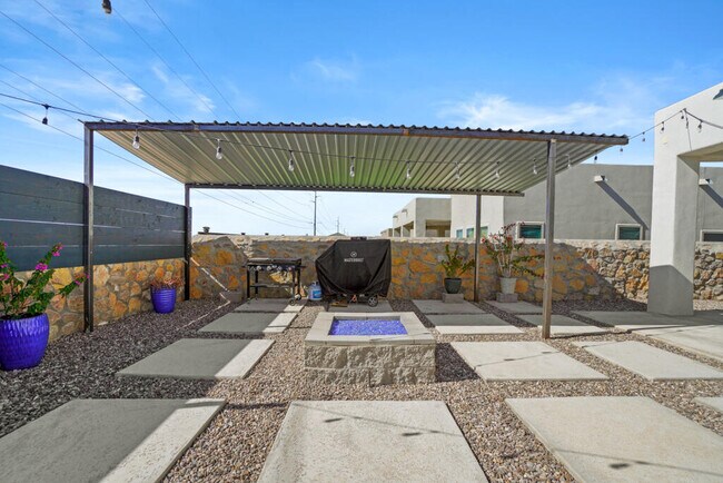 Building Photo - 13432 Emerald Rose Ct
