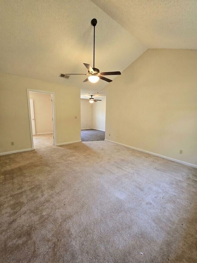 Building Photo - 1488 Flo Zechman Dr
