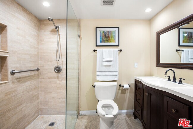 Building Photo - 4316 Marina City Dr