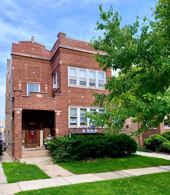 Primary Photo - 1917 Elmwood Ave