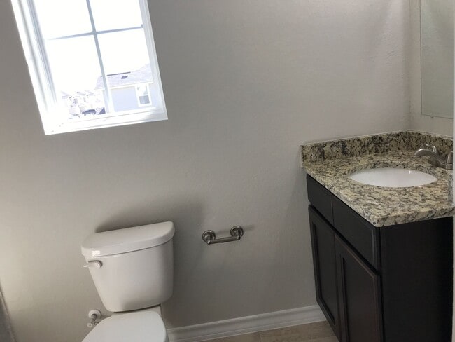 Building Photo - Town home for rent