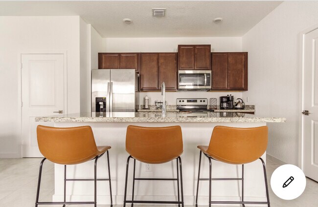 Kitchen island - 511 NW 17th St