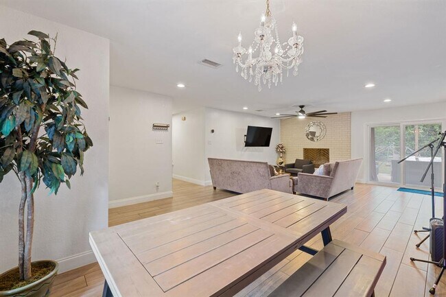 Building Photo - 201 Fairlane Dr