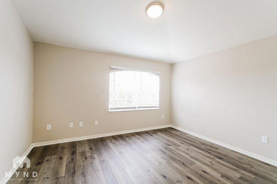 Building Photo - 8162 Canterbury Lake Blvd