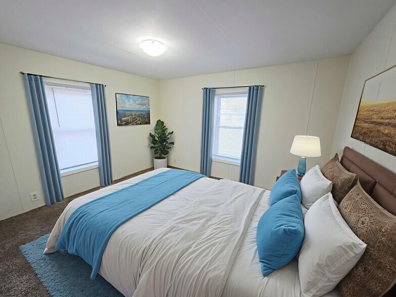 Building Photo - 3683 Pinoak St