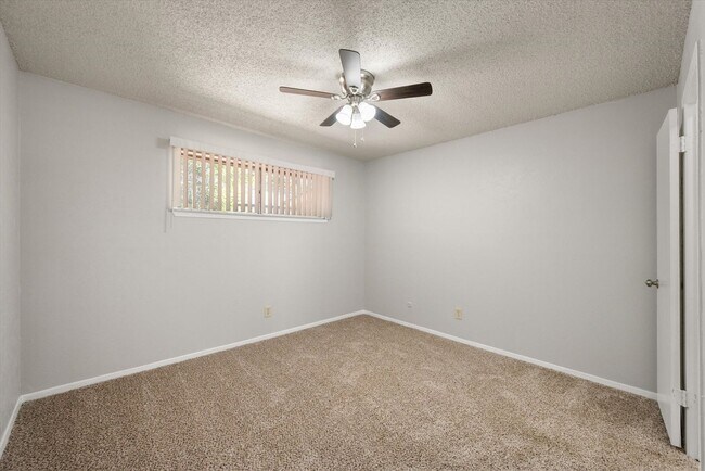 Building Photo - 1803 Harry Ct