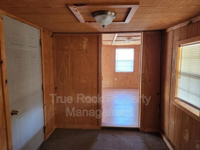 Building Photo - 311 S Cash