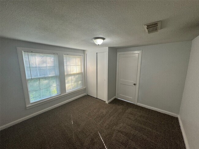 Building Photo - 512 Rice St