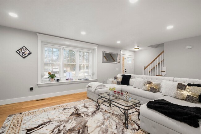 Building Photo - 8 Patrick St