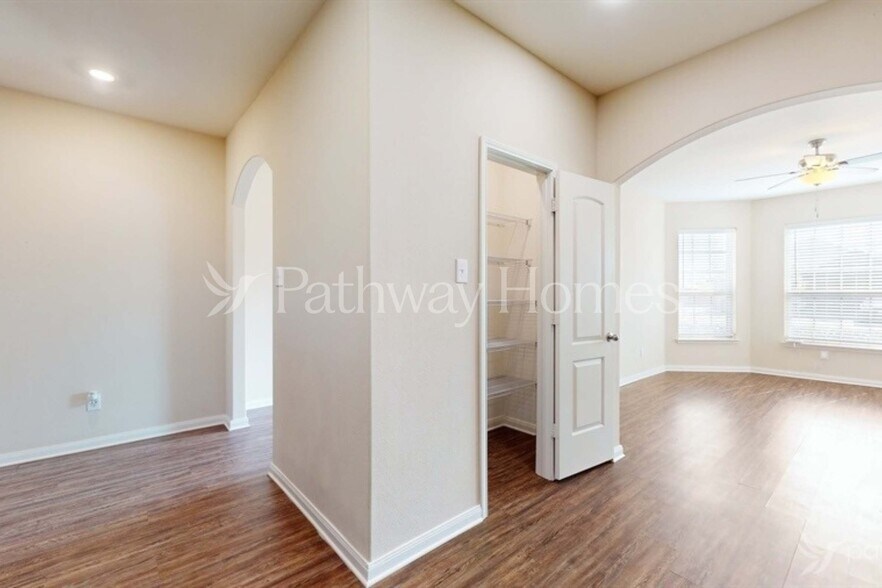 Building Photo - 1712 Blue Water Ct