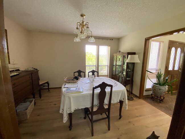 Building Photo - 5943 Cape Coral Dr