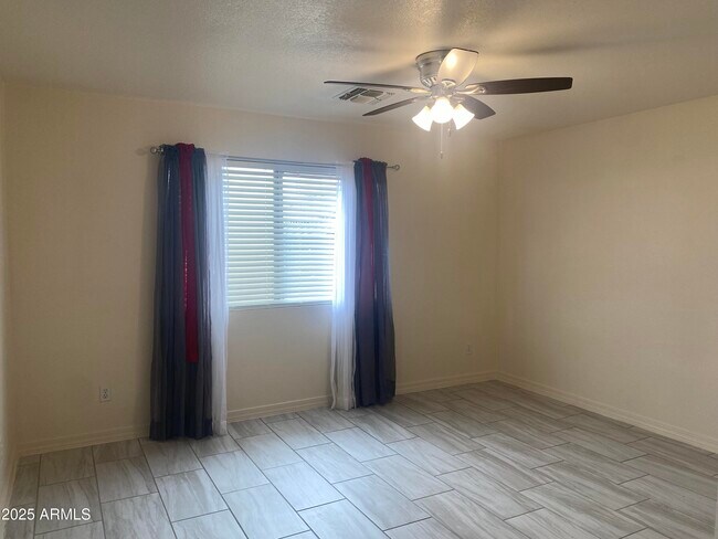 Building Photo - 8563 W Mission Ln