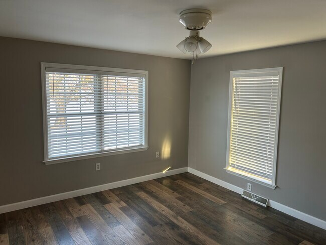 Building Photo - 320 Mt Vernon Rd