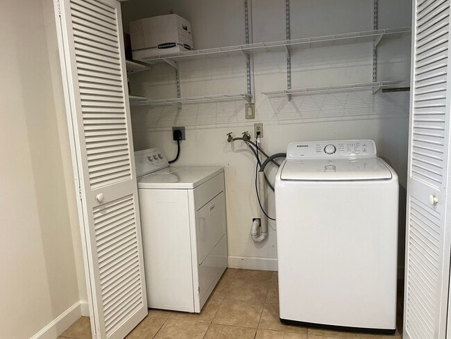 Building Photo - Easy Living in Palm Beach Gardens—Minutes ...