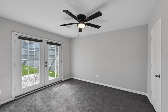 Building Photo - 6705 Sherwood Dr