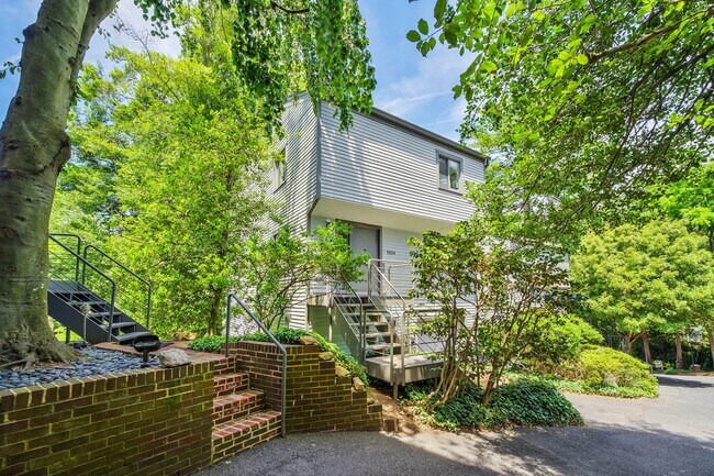 Building Photo - 5034 Dana Pl NW