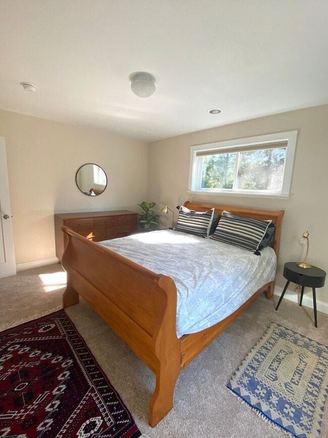 Building Photo - Short-Term Lease in Sunriver through May 31, 2026 - FALL SPECIAL $350.00 off first month rent wit...