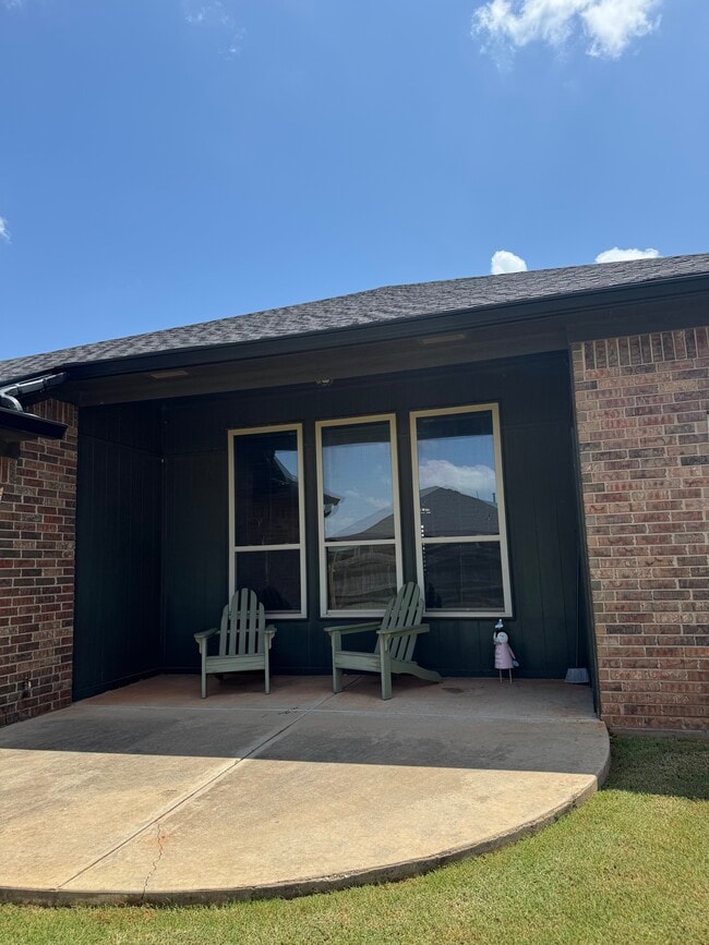 Building Photo - 3814 Kings Canyon Rd