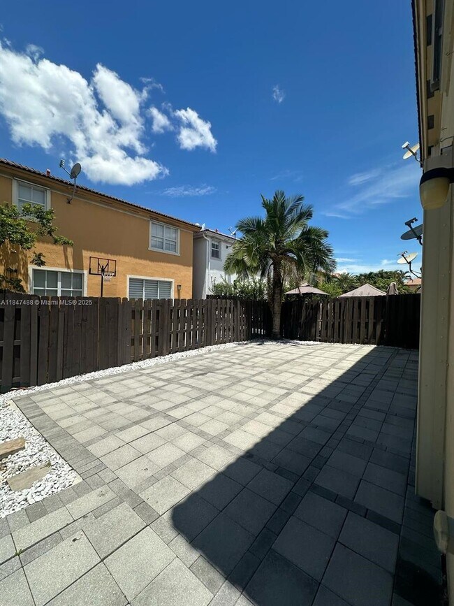 Building Photo - 7454 NW 112th Pl