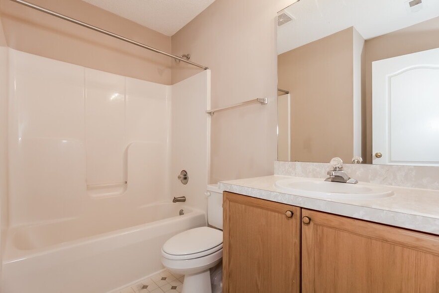 Building Photo - 6839 Brachnell View Dr