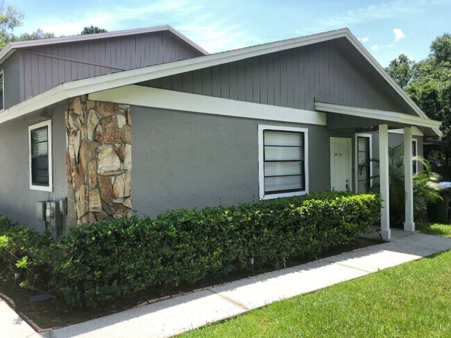Building Photo - 10101 Lake Oak Cir