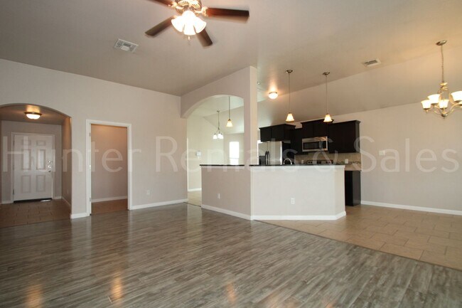 Building Photo - Goodnight Ranch!