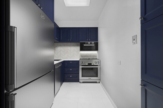 Building Photo - 150-156 W 56th St