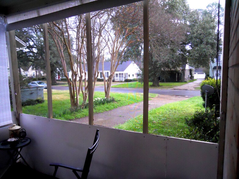 Building Photo - 528 Stephenson St