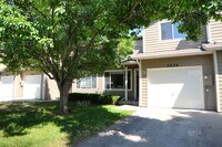 Building Photo - 2036 Glenmoor Dr