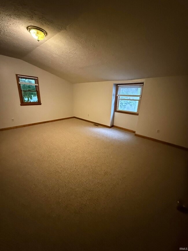 Building Photo - 1024 W Country Club Dr