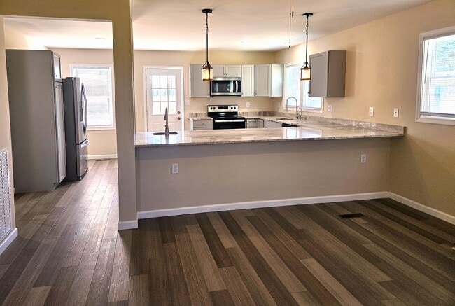 Building Photo - 1840 Cedar Hall Rd