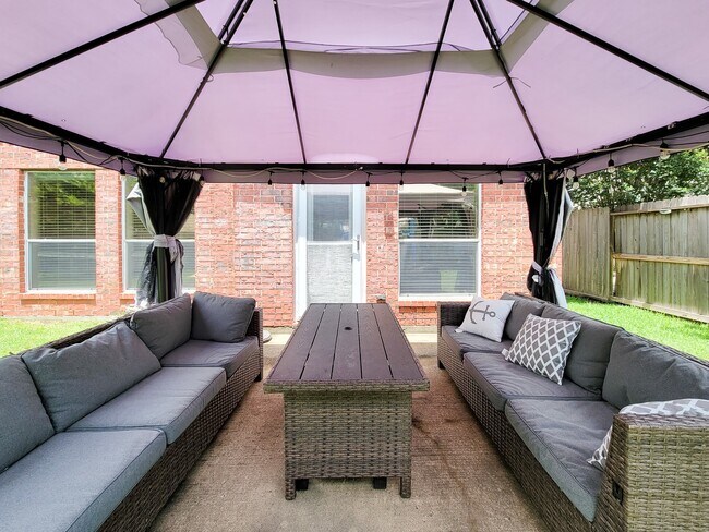 Building Photo - 17615 Forest Haven Trail