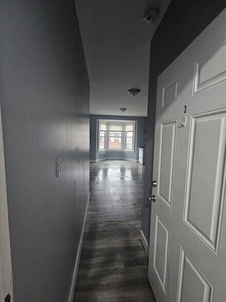 Entrance - 5210 Master St