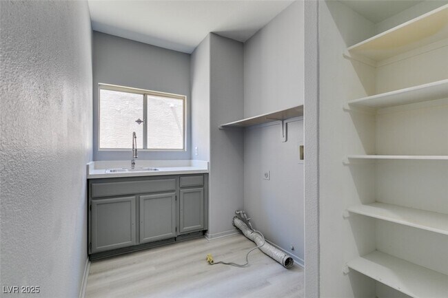 Building Photo - 803 Binbrook Dr