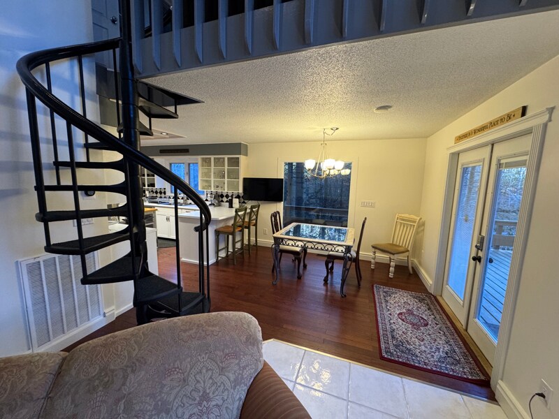 Building Photo - 247 Bruce Rd