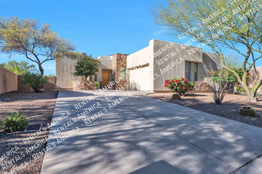 Primary Photo - 1033 W Par 4 Dr
