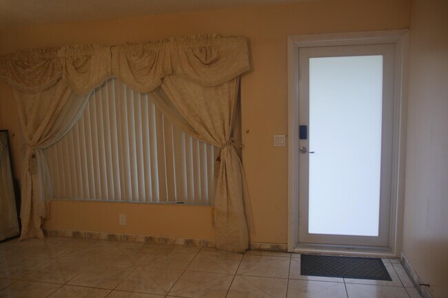 Building Photo - 871 SW 63rd Terrace