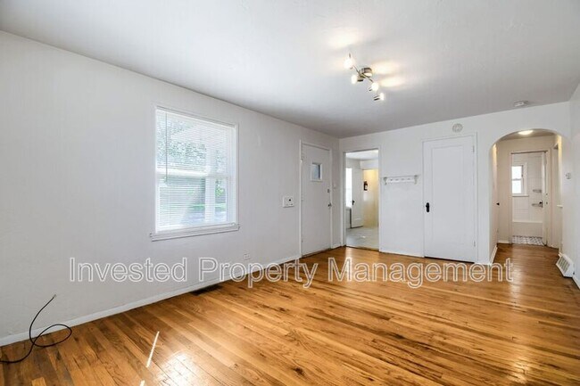 Building Photo - 785 Elm St