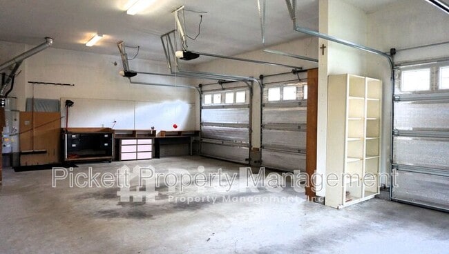 Building Photo - 1627 Lucero Pl E