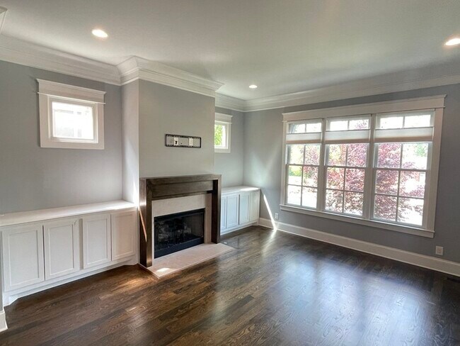 Building Photo - Green Hills/Lipscomb area home built in 20...
