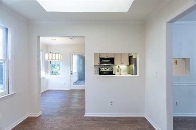 Building Photo - 45 St Claire Ln NE