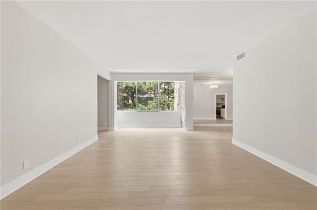 Building Photo - 2632 Peachtree Rd NW