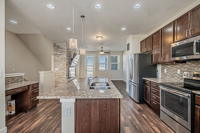 Building Photo - Modern 2BD, 2.5BA Broomfield Townhome with...
